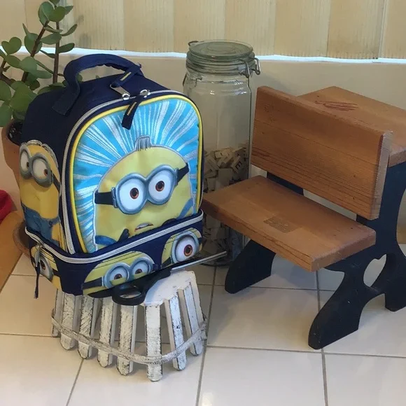 ‘Minions’ 2-Level Insulated Lunch Bag (#4) - Picture 1 of 10